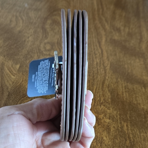 Elegant Tan Wallet with Leaf Accent - Picture 4 of 12